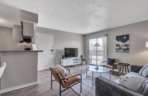 Midland Apartment | Relaxing 1-Bedroom Flat and Outdoor Pool
