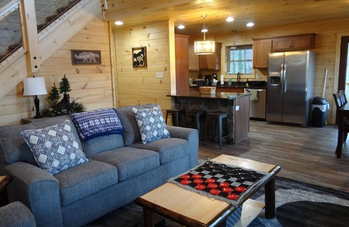 Wears Valley Cabin | Relaxing Family Cabin, Easy Access, Large Yard & Game Rm, Fire Pit, HotTub, WiFi