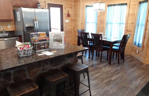 Wears Valley Cabin | Relaxing Family Cabin, Easy Access, Large Yard & Game Rm, Fire Pit, HotTub, WiFi