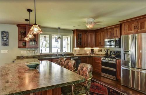 Skaneateles House | Relaxing Lakefront Retreat