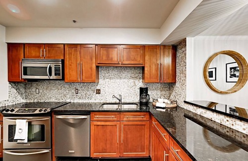 Rutledge Hill Condo | REMODELED & SUPER STYLISH 1BR - DOWNTOWN NASHVILLE