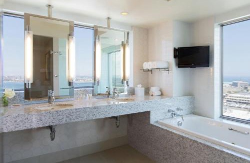 Seaport District Hotel | Renaissance Boston Seaport District