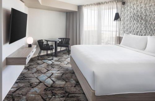 East Daytona Hotel | Renaissance Daytona Beach Oceanfront Hotel