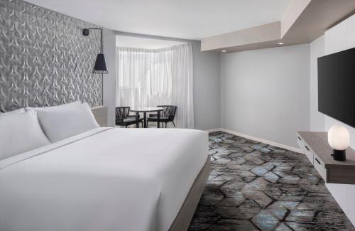 East Daytona Hotel | Renaissance Daytona Beach Oceanfront Hotel
