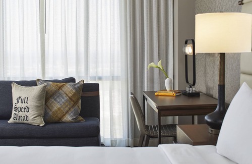 Central Business District Hotel | Renaissance Mobile Riverview Plaza Hotel