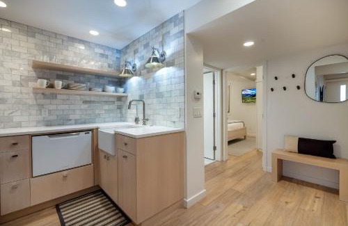 Aspen Apartment | Renovated 2 BR Aspen Condo Ski-in out