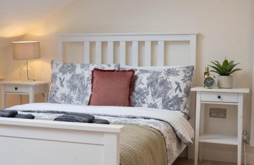 Lowton House | Renovated 3 Bedroom House in Lowton Pennington, free parking