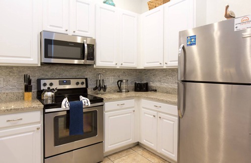 Bahama Bay Apartment | Renovated 3BR, 2BA condo in Beach Style theme
