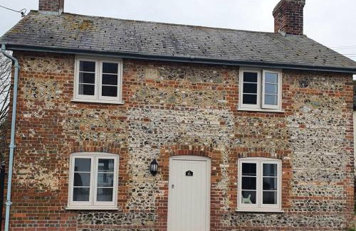 Sixpenny Handley House | Renovated cosy cottage within Cranborne Chase
