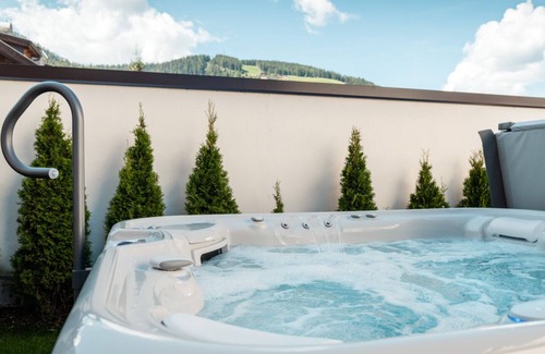Mareo Apartment | Residence Corn - Standard Apartment 8 with Mountain View, Jacuzzi, Wi-Fi & Balcony