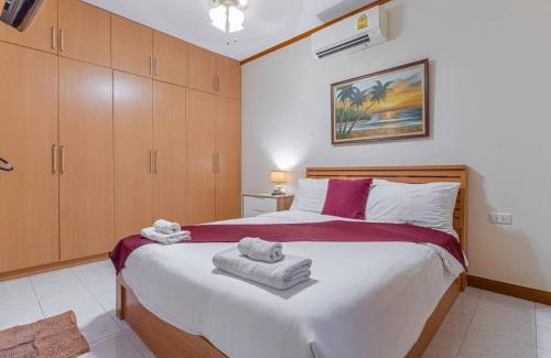 Pratumnak Hill Villa | Resort 5-3BR Huge Pool, BBQ, 300m-Beach, 8 mins to Walking Street
