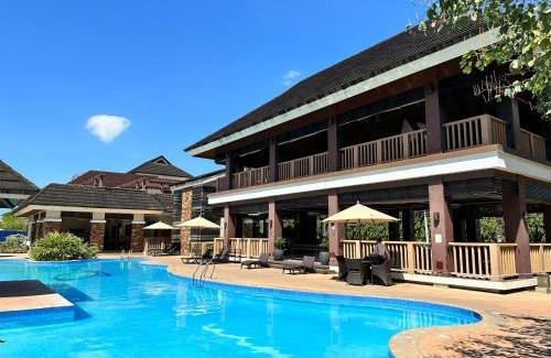 Cebu Apartment | Resort-inspired Condo with Queen-size bed & 50-inch Smart TV