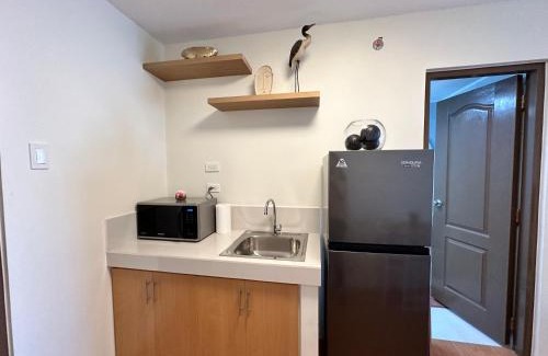 Cebu Apartment | Resort-inspired Condo with Queen-size bed & 50-inch Smart TV