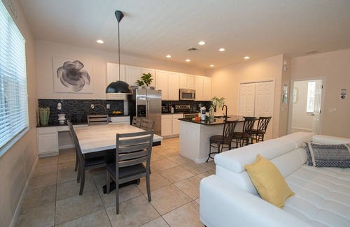 Seasons House | Resort Townhome 4BR, Private Pool, Near Disney