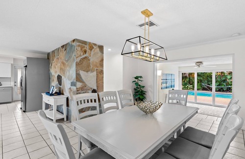 Lighthouse Point House | Retro 1950s Florida Home ~ Pool ~ Spa ~ Tiki Hut ~ Huge Backyard ~ Hammock ~ Two Bikes