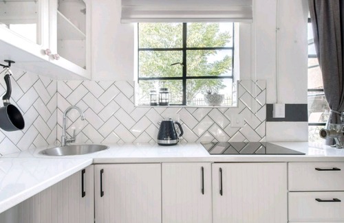 Centurion House | Retro-Vintage New Yorker Apartment in Centurion