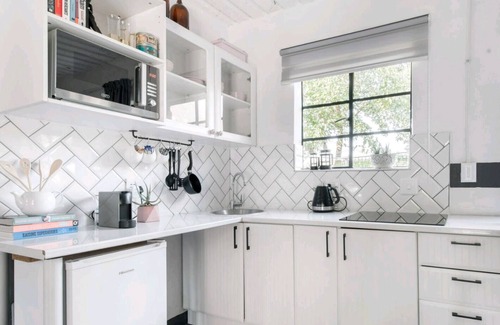 Centurion House | Retro-Vintage New Yorker Apartment in Centurion