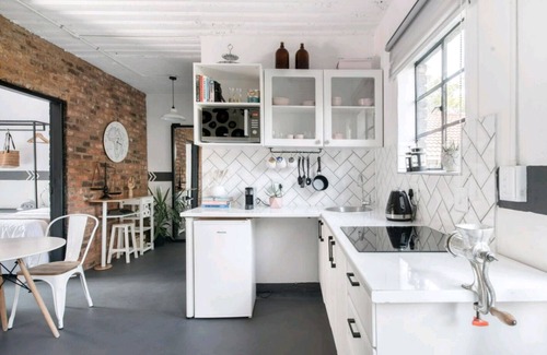 Centurion House | Retro-Vintage New Yorker Apartment in Centurion