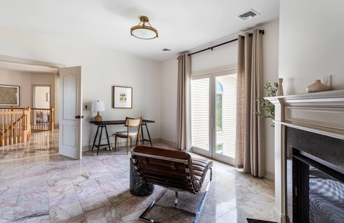 Hyde Park Villa | Rhinebrook Estate - 8 Bed/8Bath (Sleeps 20)