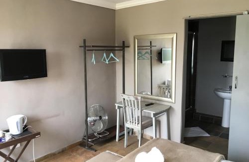 Mangaung Cabin | Rhino Creek Estate
