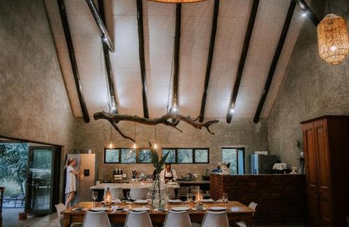 Thorny Bush Game Reserve Villa | Rhino's Rest Private Luxury Villa