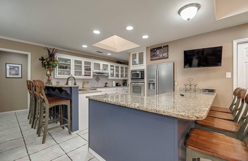 Midland House | Right At Home- Midland Santiago Dreams w/man cave, two large yards xtra parking