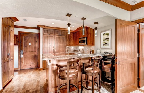 Beaver Creek Condo | RITZ-CARLTON BACHELOR GULCH RESIDENTIAL SUITE located in the Award winning Hotel