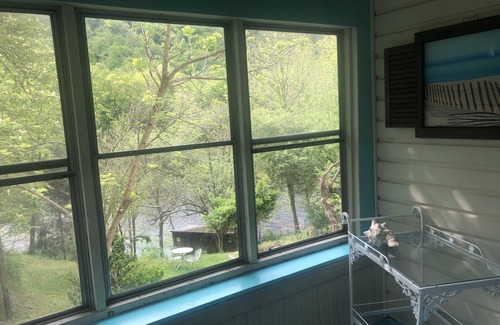 Rowlesburg House | River Lover's and Fisherman's getaway! Come see Wild and Wonderful WV.