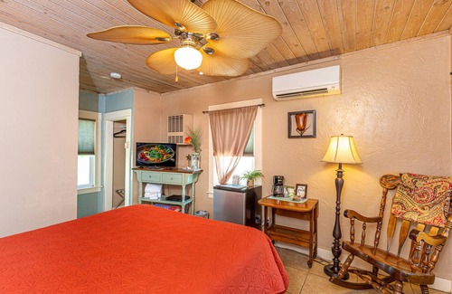 Mariposa Hotel | River Rock Inn