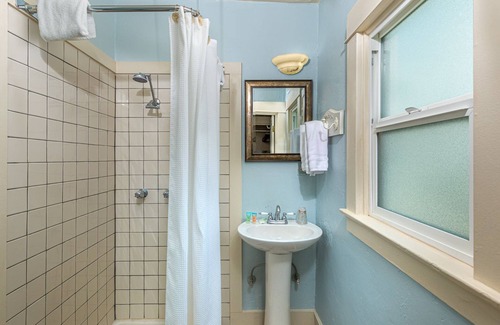 Mariposa Hotel | River Rock Inn
