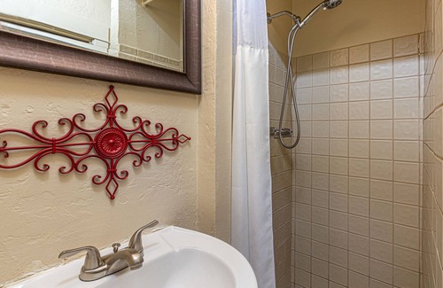 Mariposa Hotel | River Rock Inn