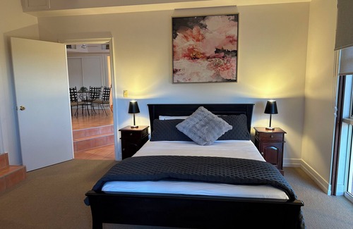 Maroochy River Resort | River Rock Retreat Maroochy. Sunshine Coast Hinterland 10 acre resort style