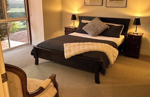 Maroochy River Resort | River Rock Retreat Maroochy. Sunshine Coast Hinterland 10 acre resort style