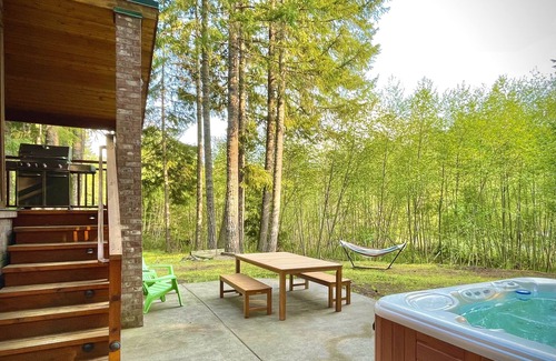 Enumclaw Cabin | River-Walk Cabin - near Mount Rainier National Park