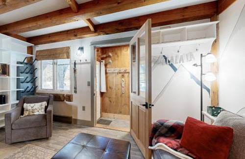Sunday River Area Apartment | Riverbend Ski Retreat