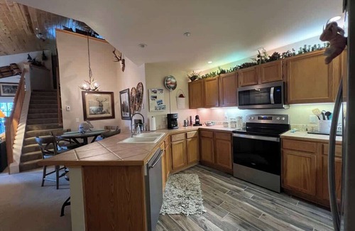 Breckenridge Condo | Riverfront Condo – Relax to the Sounds of Nature