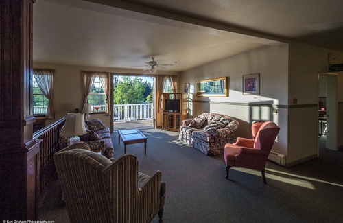 College Hotel | Rivers Edge Resort