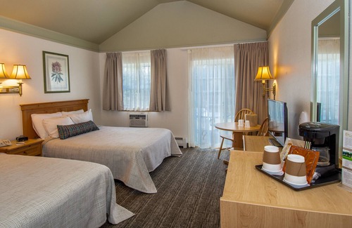 College Hotel | Rivers Edge Resort