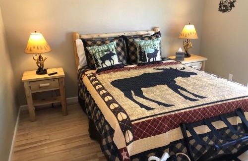 Grants Pass House | Riverside Cabin 1