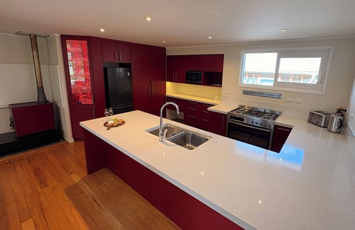 Whangarei House | Riverside Retreat – Spacious 4 Bedroom Home Just Minutes from the City Centre