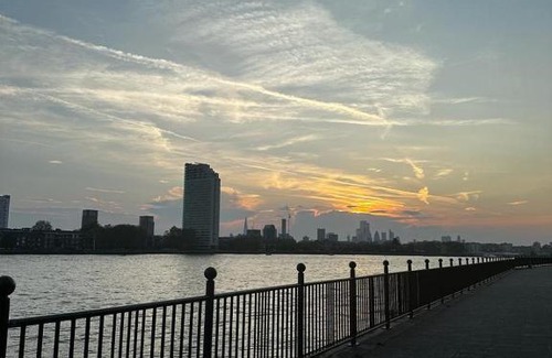 Island Gardens House | Riverside Studio Apartment Docklands E14