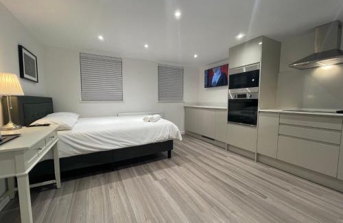 Island Gardens House | Riverside Studio Apartment Docklands E14