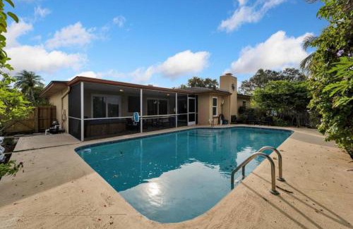 Clearwater House | Riverside Villa w Private Pool