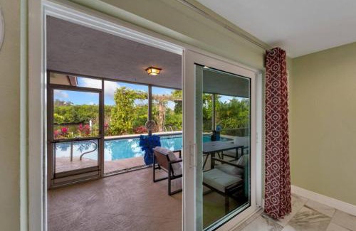 Clearwater House | Riverside Villa w Private Pool
