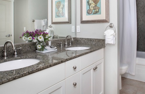 Seaside Hotel | Rivertide Suites Hotel