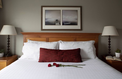 Seaside Hotel | Rivertide Suites Hotel