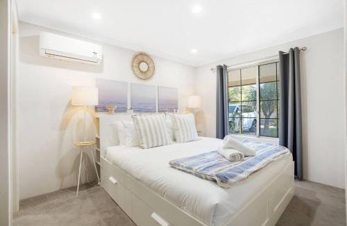 Rivervale House | Rivervale Family Retreat-optus,river,shops,crown