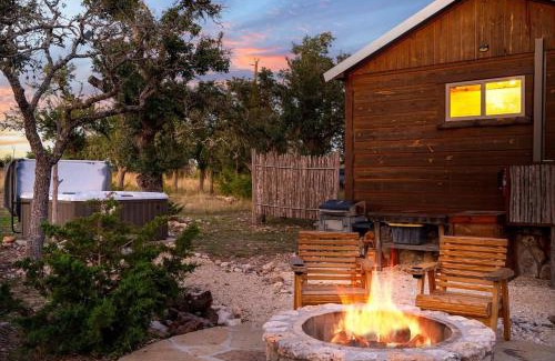 Fredericksburg House | Rockin' R - Rustic Star Cabin