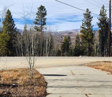 Grand Lake House | Rocky Mountain National Park Entrance one Mile