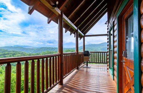 Gatlinburg - Pigeon Forge House | Rocky Retreat - MtnView,CommunityPool,TheaterRoom